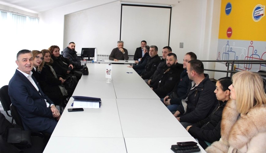 У НЕВЕСИЊУ ПОТПИСАНИ УГОВОРИ О ЗАПОШЉАВАЊУ И САМОЗАПОШЉАВАЊУ ЗА 23 ЛИЦА